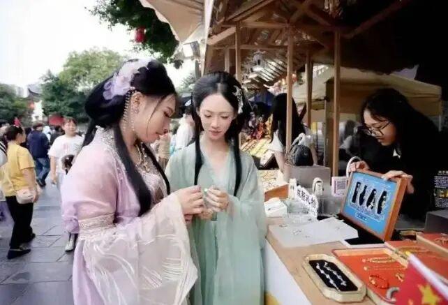 旅 非遗文创的黄金期CQ9电子网站寻遗之